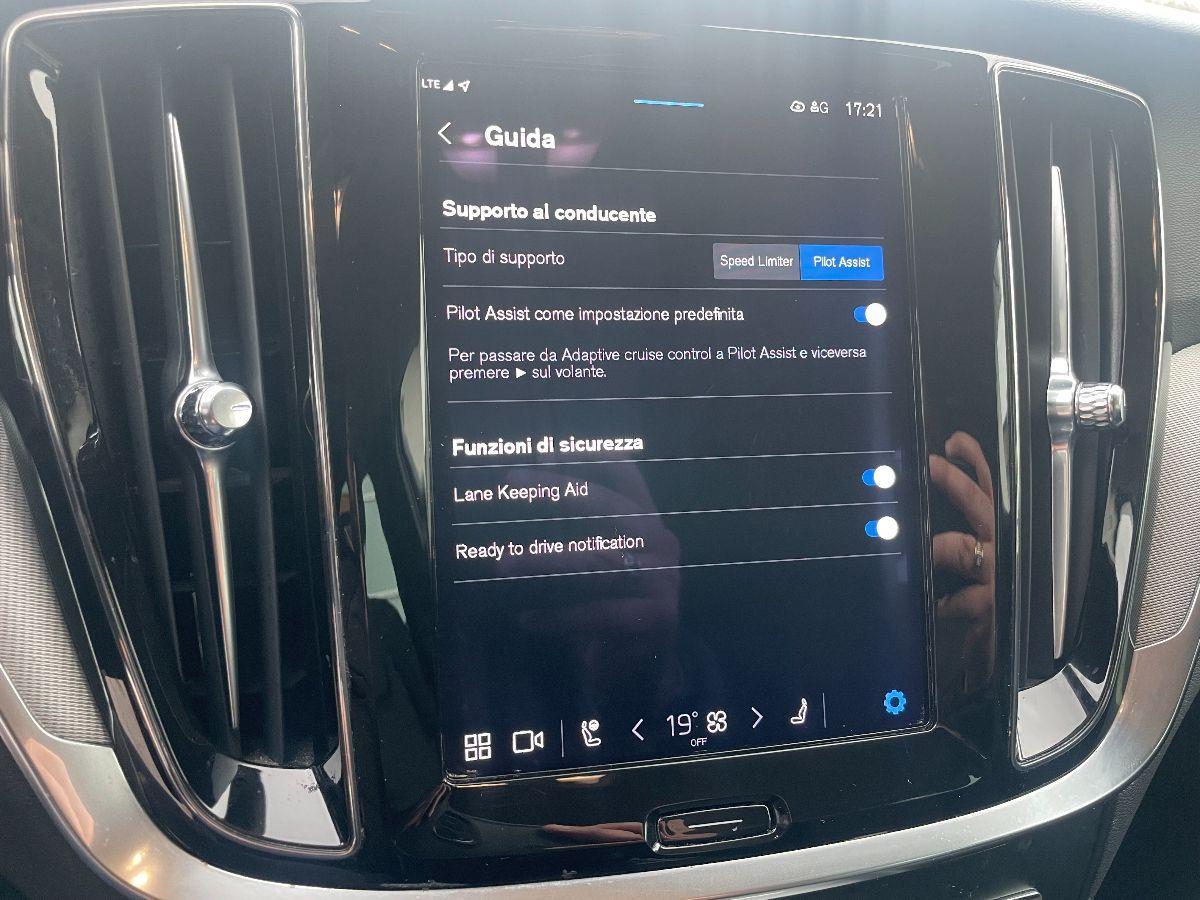 VOLVO - V60 - B3 aut. Essential