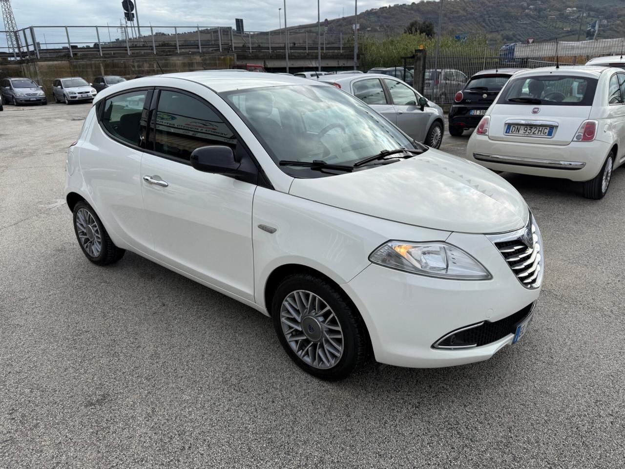Lancia Ypsilon 1.3 MJT 75 CV Unyca