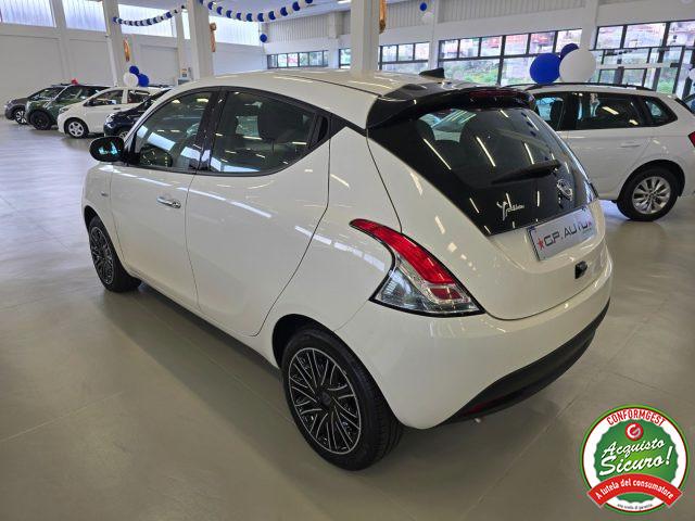 LANCIA Ypsilon 1.0 FireFly 5 porte S&S Hybrid Silver Plus