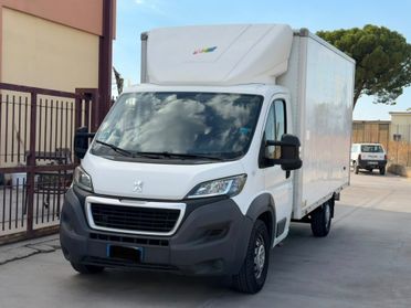 Peugeot Boxer 330 2.0 BlueHDi PC Cabinato