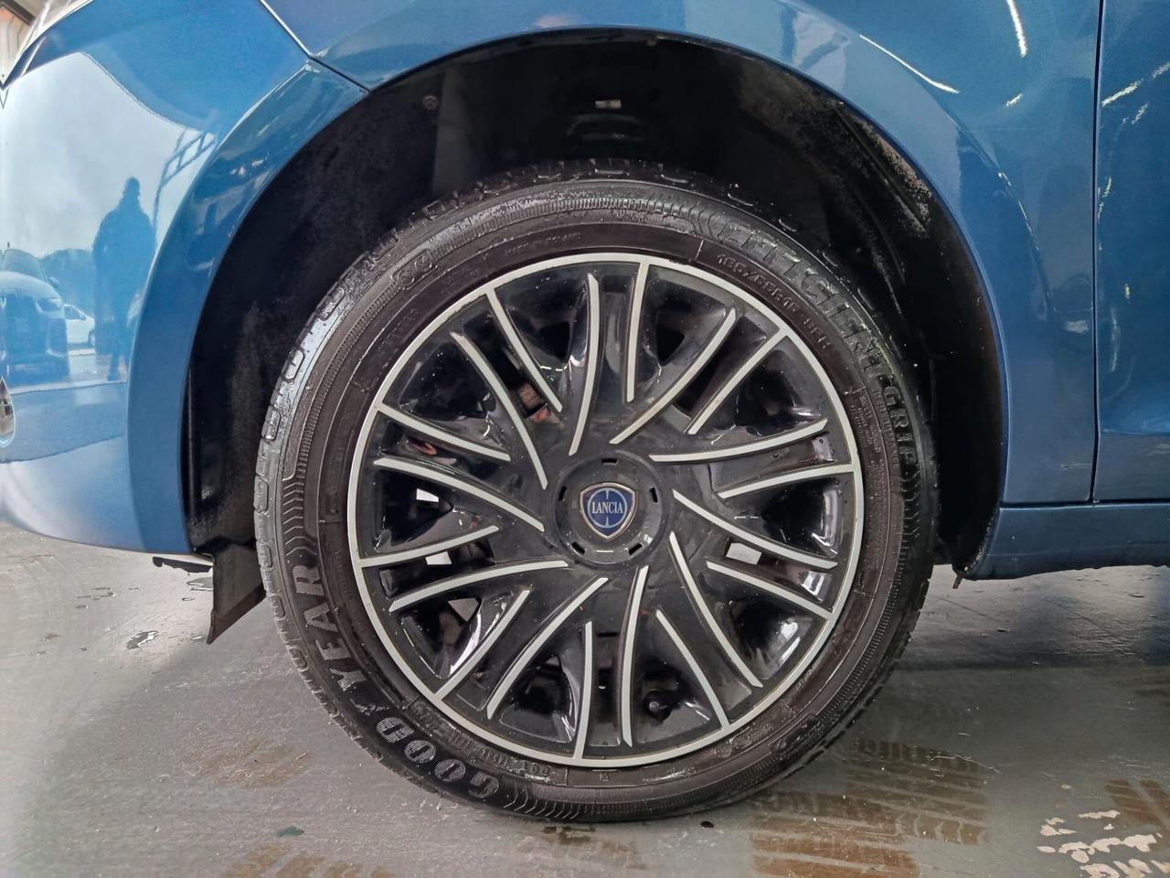 Lancia Ypsilon 1.0 FireFly 5 porte S&S Hybrid Gold