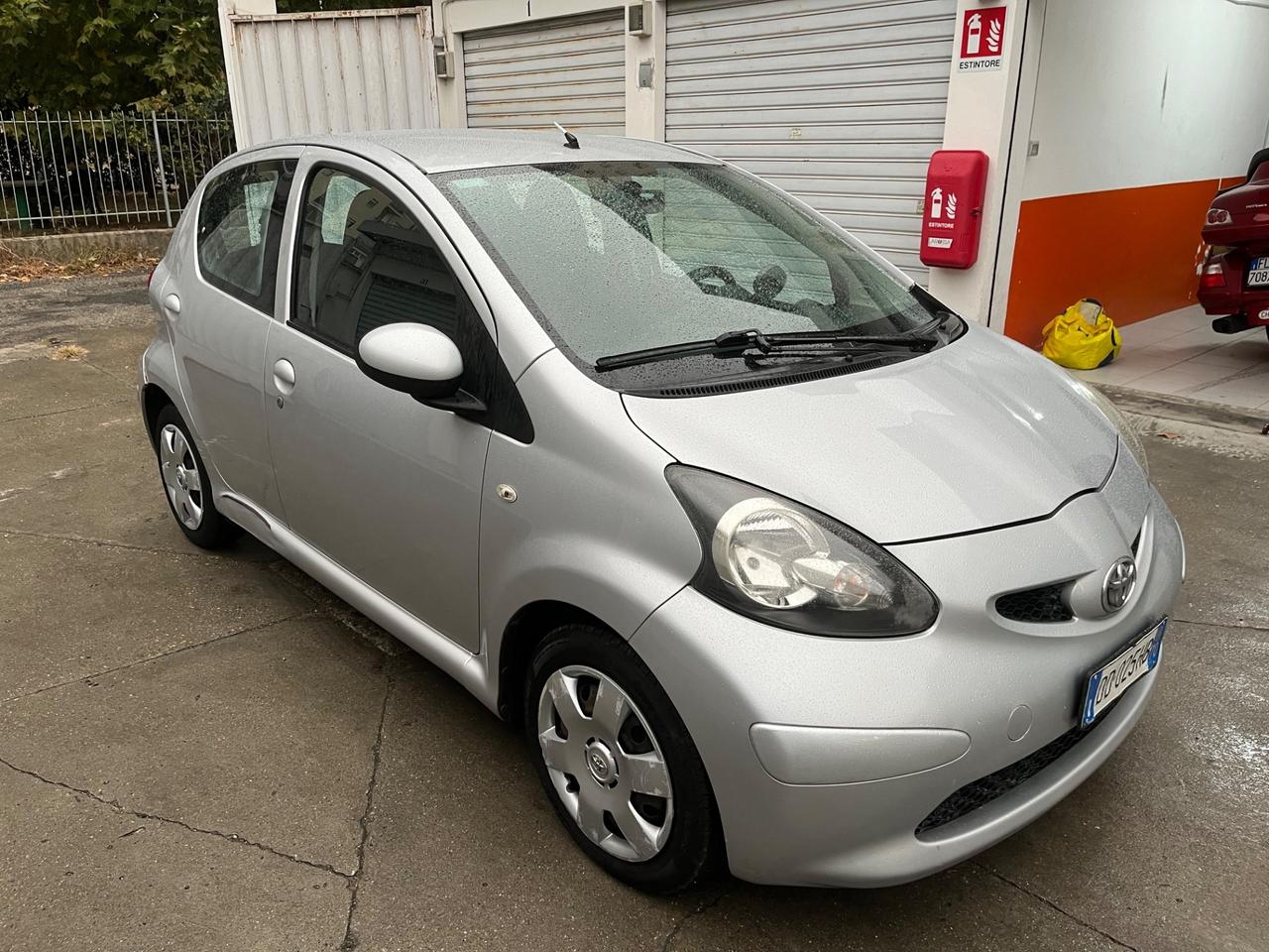 Toyota Aygo 1.0 12V VVT-i 5 porte Sol