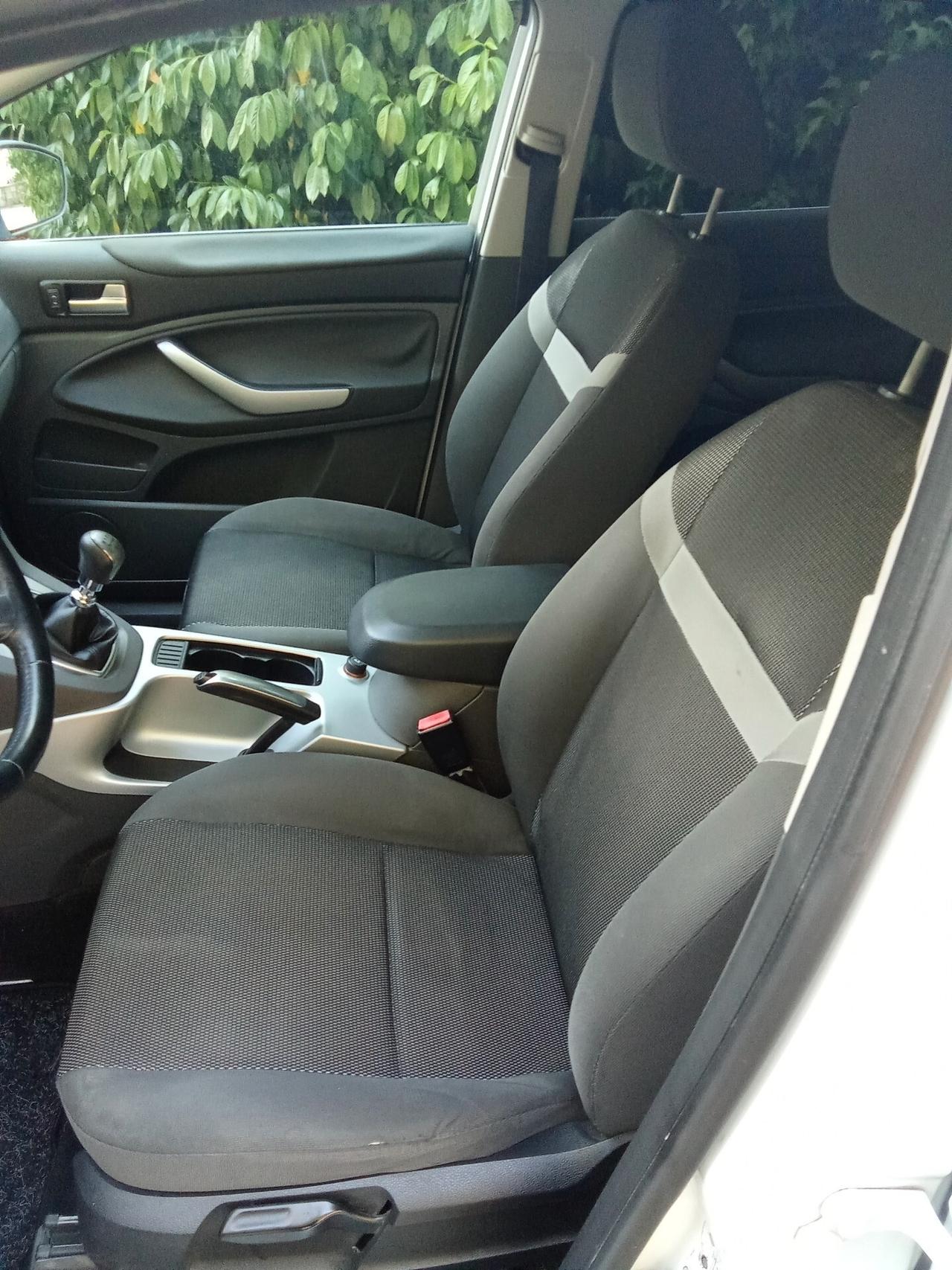 Ford Kuga 2.0 TDCi 140 CV 012