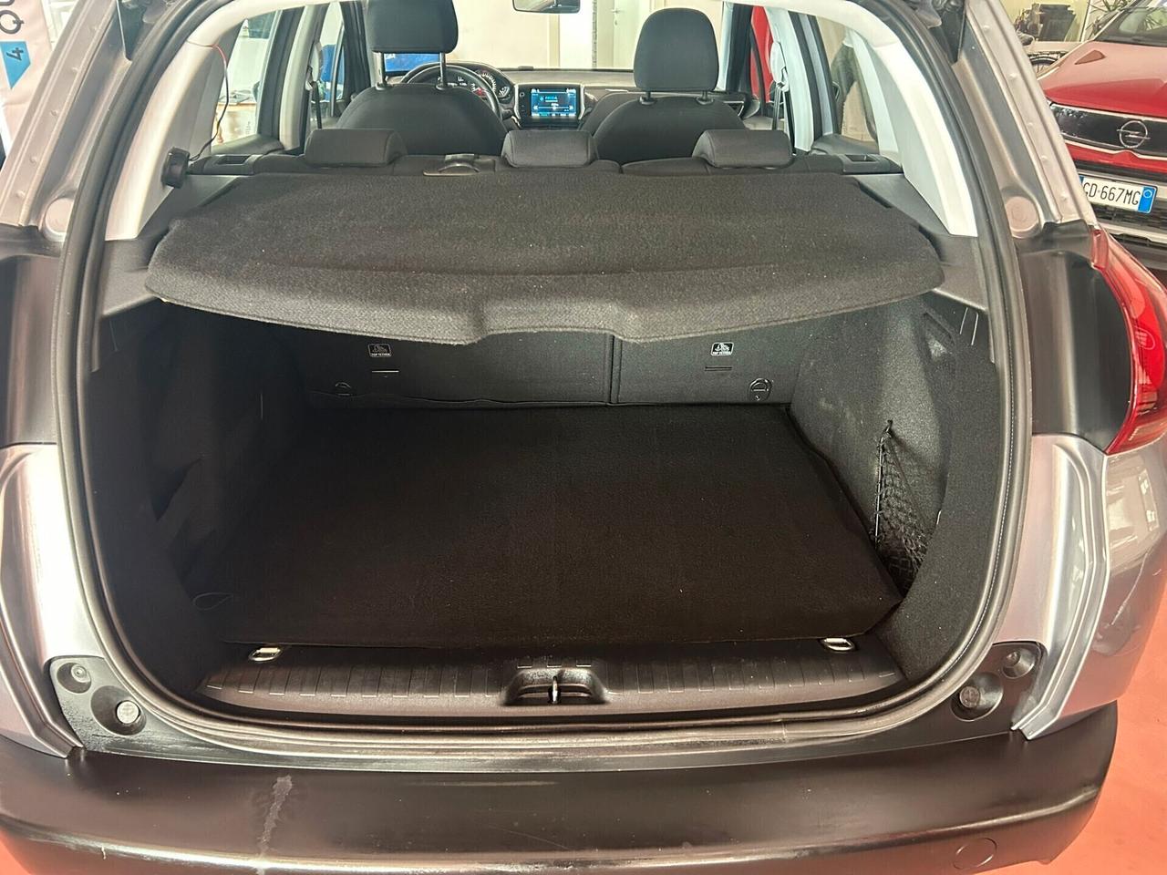Peugeot 2008 serie 2 benzina 1200 CV 110 KM 27.783 Garanzia 12 mesi