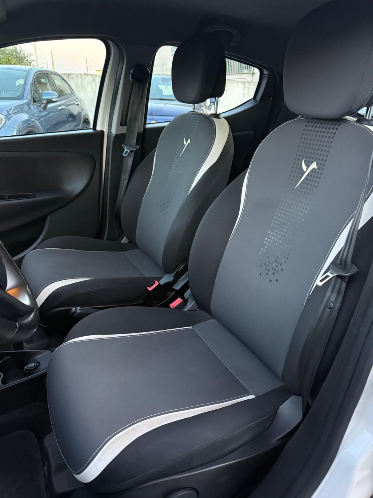 Lancia Ypsilon 0.9 TwinAir 85 CV 5 porte Metano Ecochic Elefantino