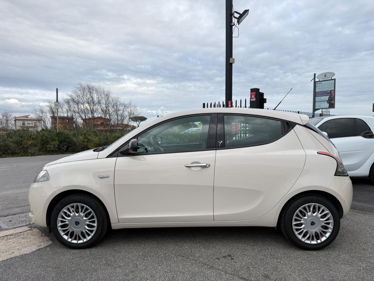 Lancia Ypsilon 1.2 69cv 5 porte Gold