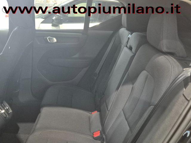 VOLVO XC40 T3 Momentum Core
