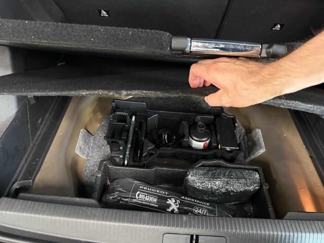 PEUGEOT 2008 BlueHDi 130 S&S EAT8 Allure