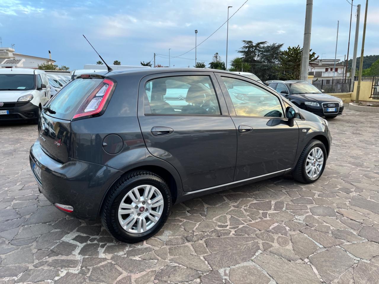 Fiat Punto 1.2 8V 5 porte Street KM 112000 - 2014