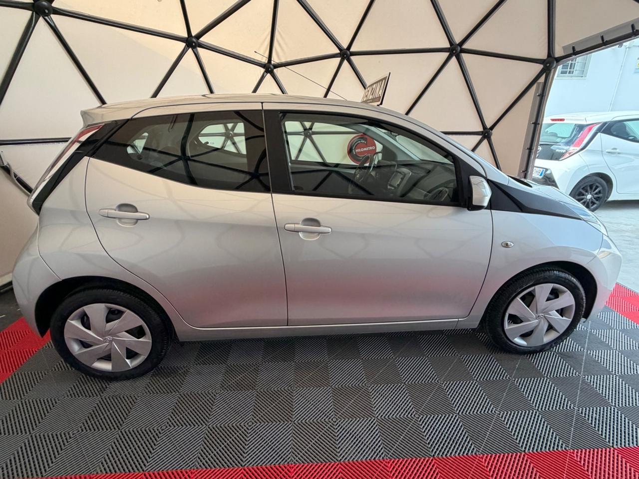 Toyota Aygo 1.0 VVT-i 69 CV 5 porte x-wave