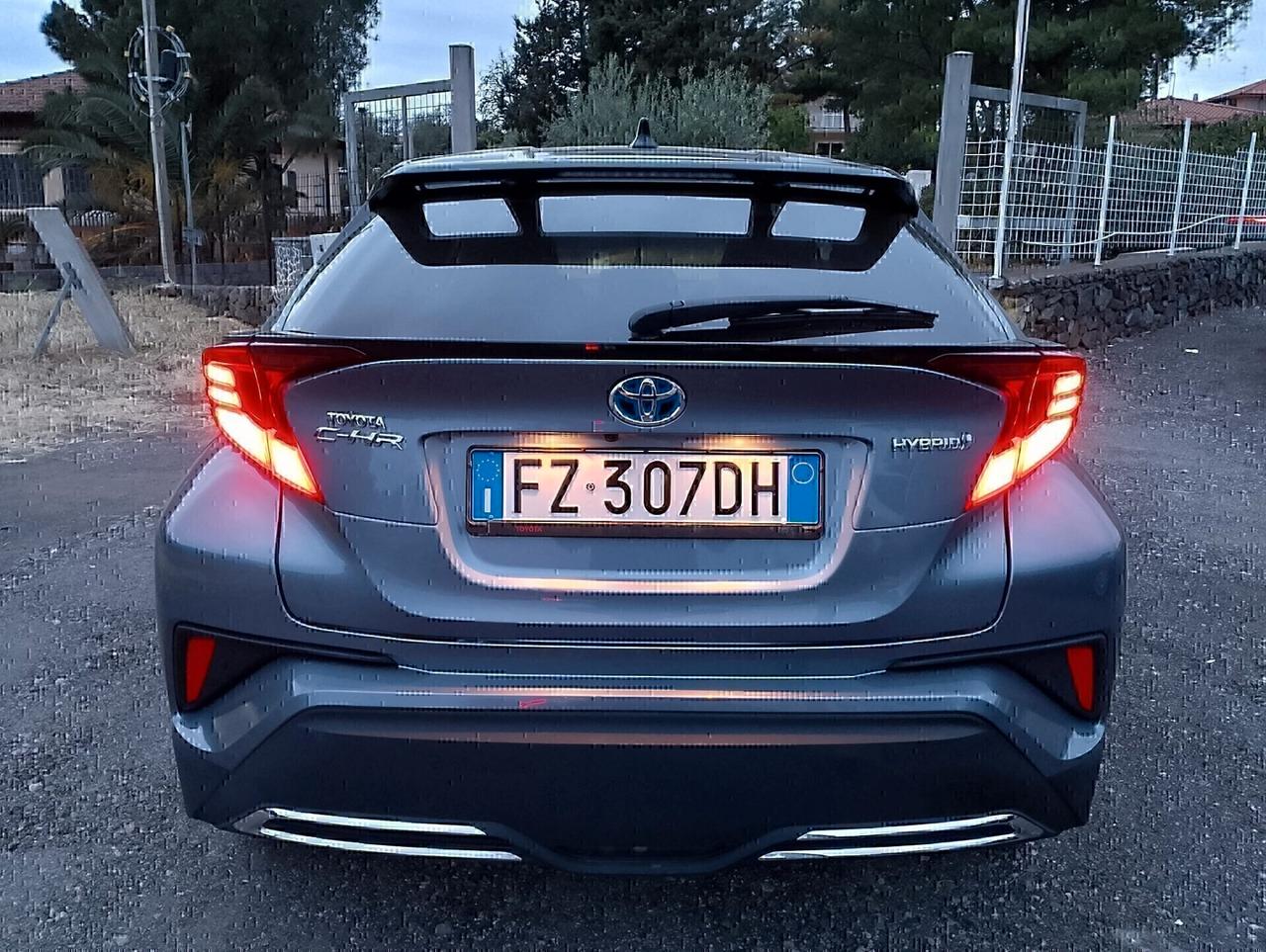 Toyota C-HR ibrida 2000 cc batterie piu grandi