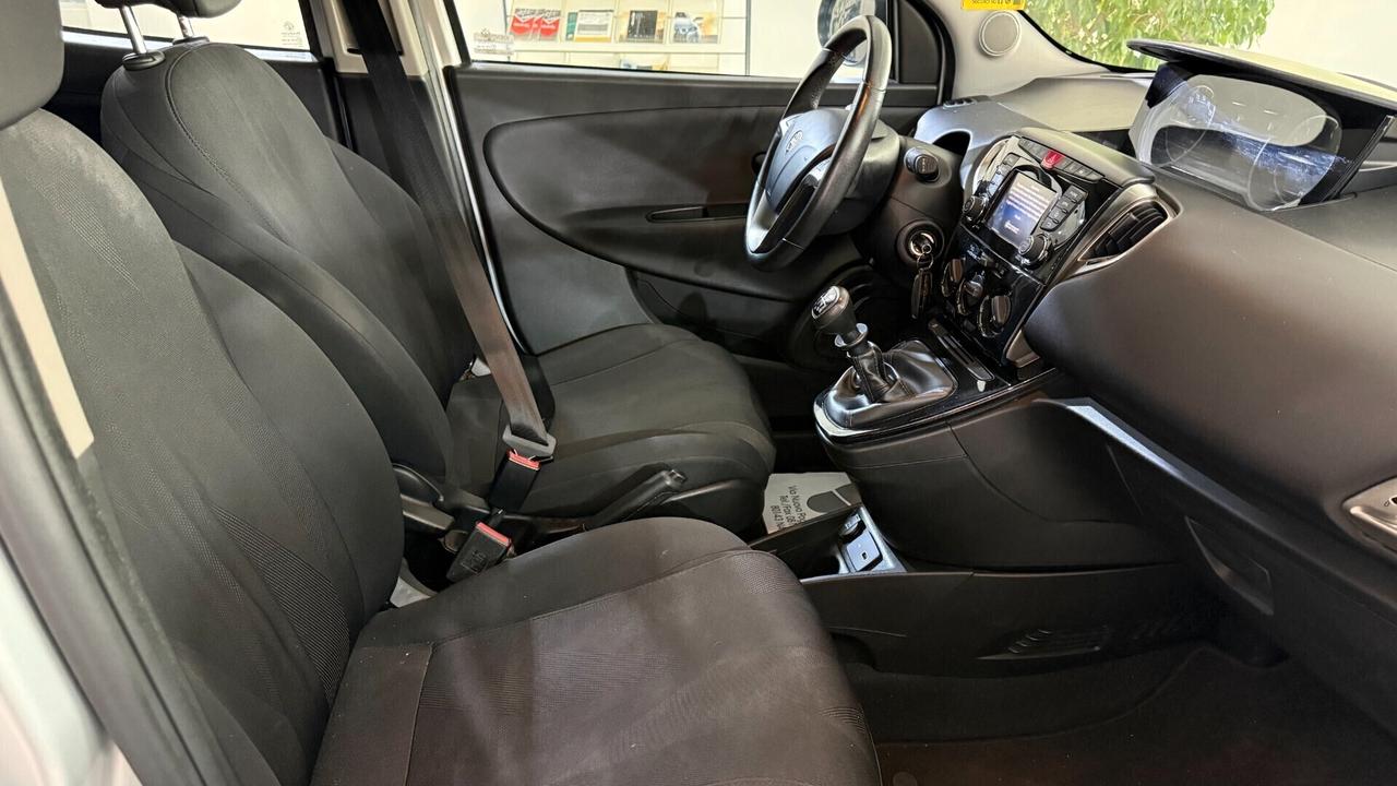 Lancia Ypsilon 1.0 FireFly 5 porte S&S Hybrid Ecochic Gold