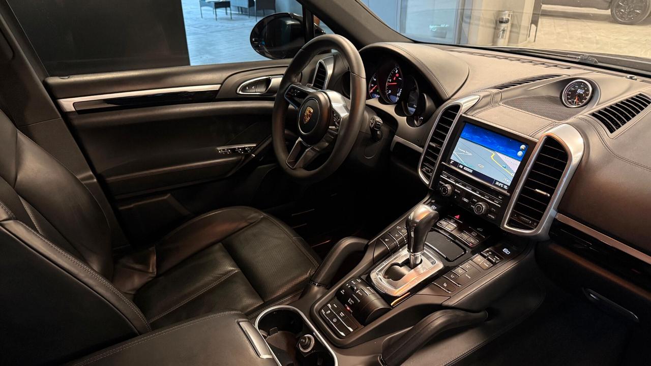 PORSCHE CAYENNE 3.0 DIESEL PLATINUM EDITION 2015