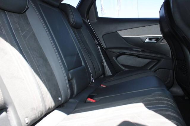 Peugeot 3008 II 1.5 bluehdi GT s&s 130cv AUTO con CarPlay