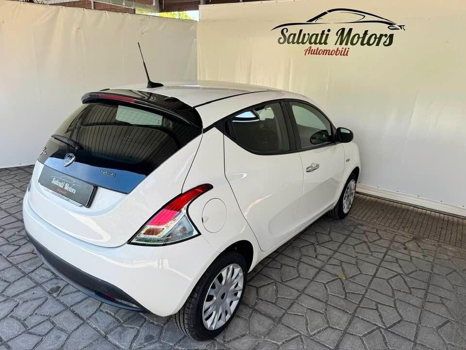 Lancia Ypsilon 1.0 FireFly 5 porte S&S Hybrid Silver