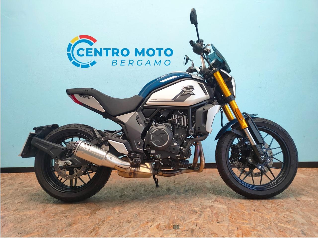 Cf Moto 700CL-X: una scrambler INCONFONDIBILE