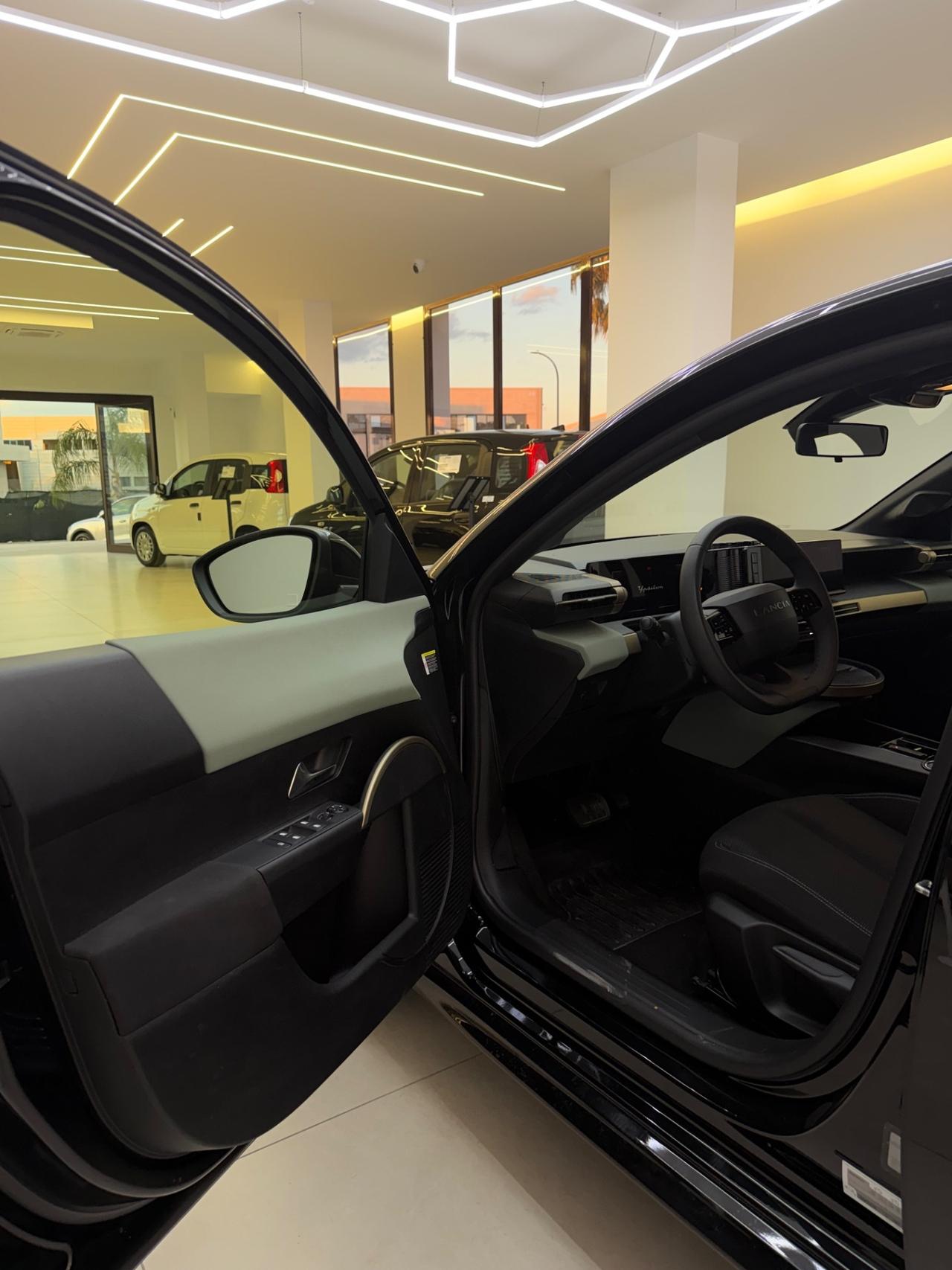 Lancia Ypsilon Hybrid e-DCT