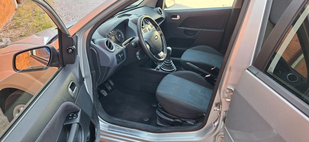 Ford Fiesta 1.2 16V 5p. Ghia X Neopatentati