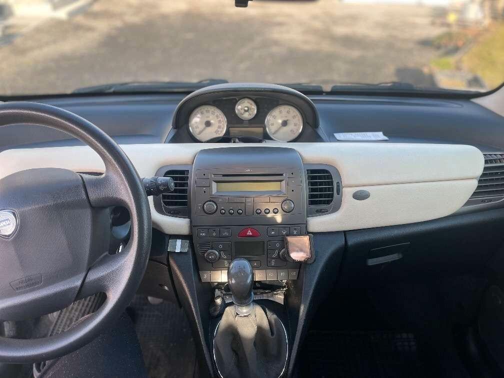 Lancia Ypsilon