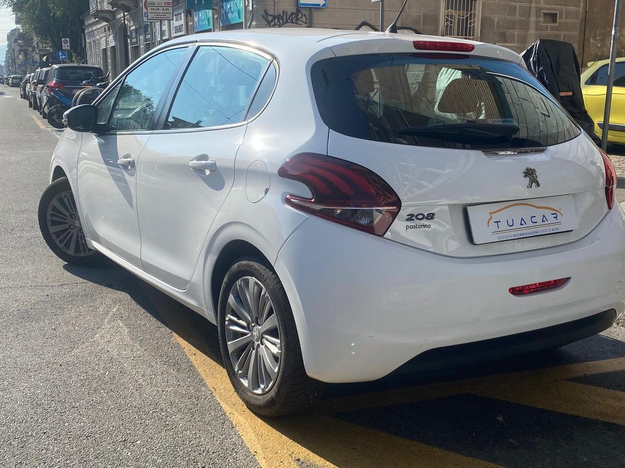 Peugeot 208 life #11893