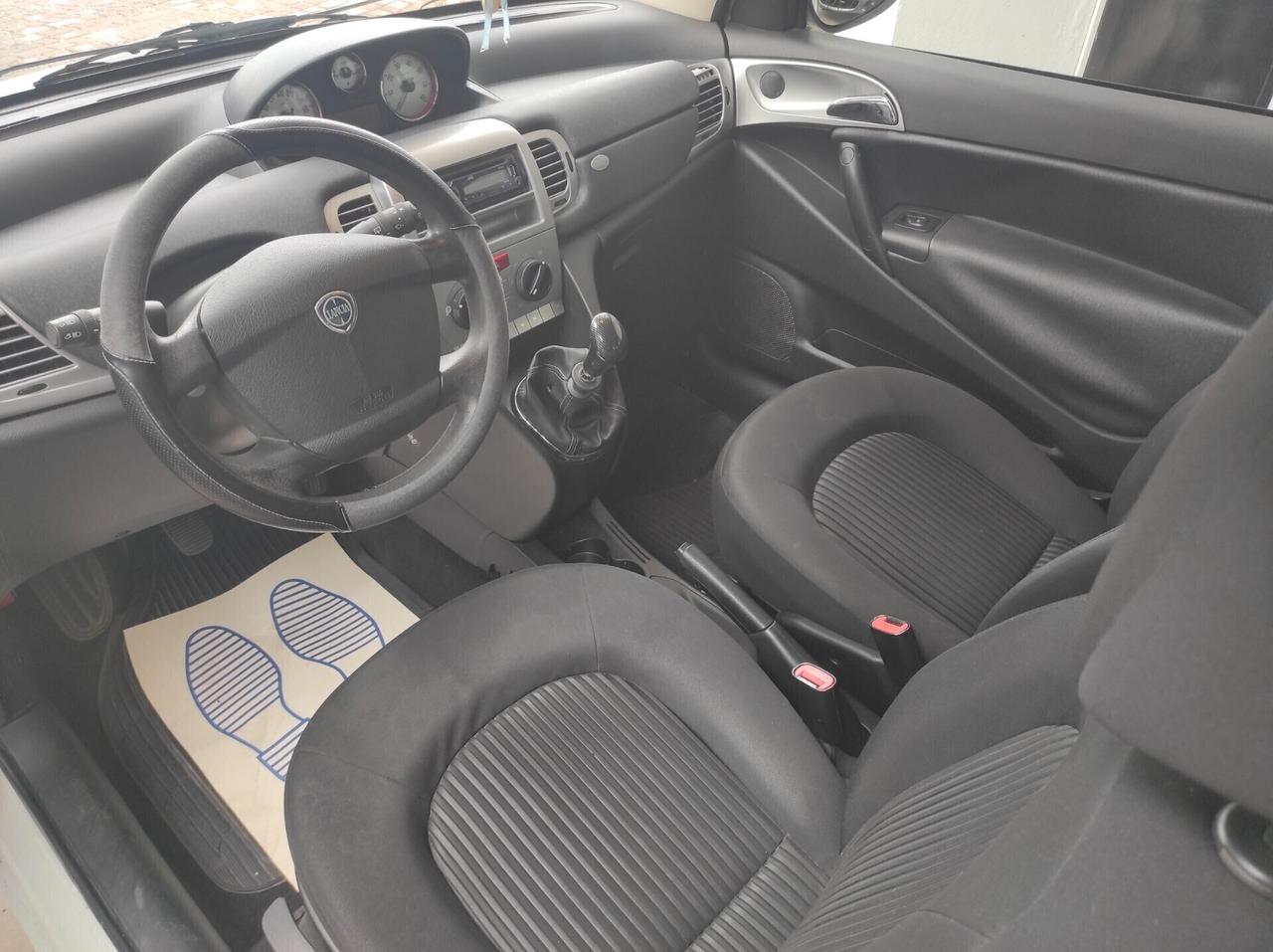 Lancia Ypsilon 1.2 Argento NEOPATENTATI