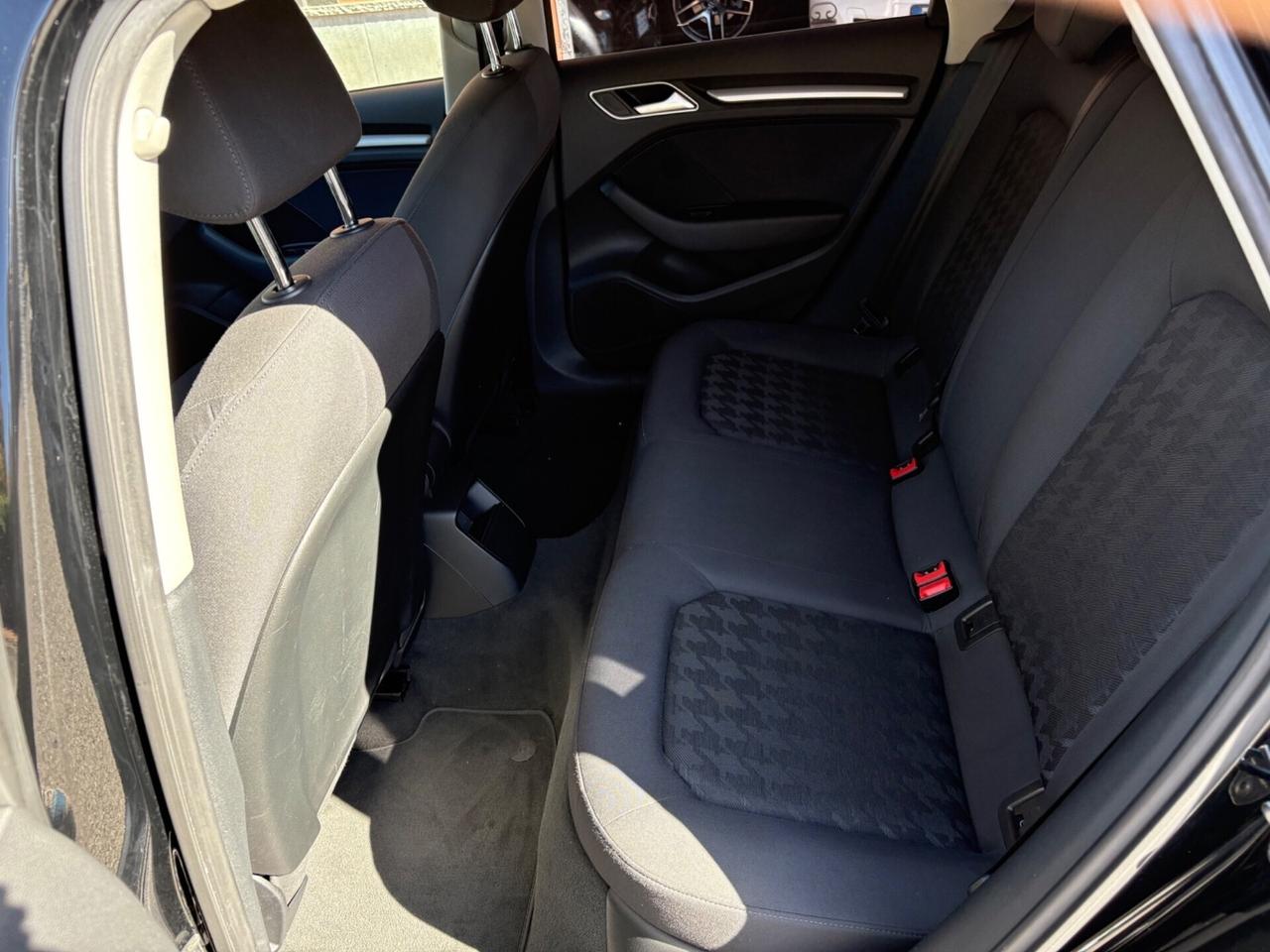 Audi A3 1.6 TDI clean diesel Ambition 110cv 2015