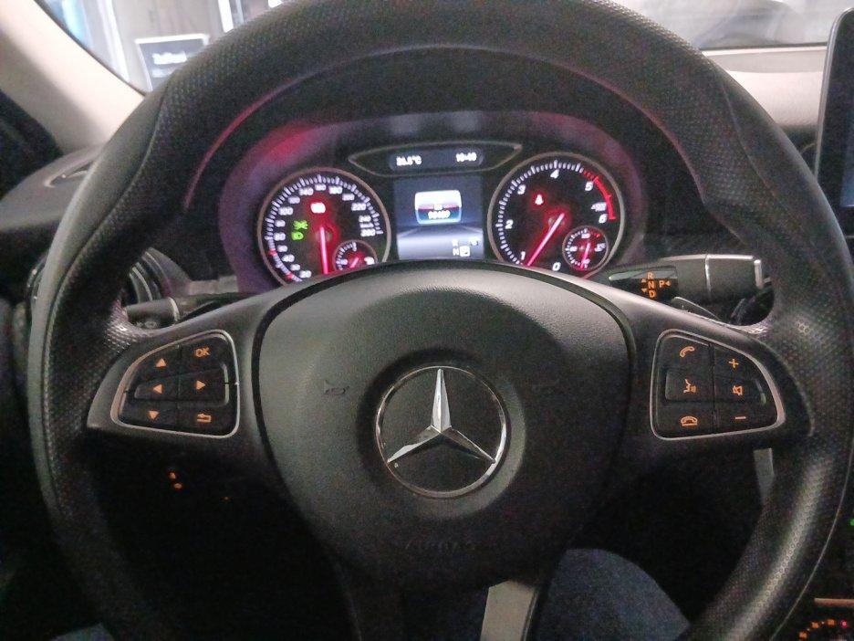 Mercedes-Benz GLA (X156) - GLA 200 d Automatic Business