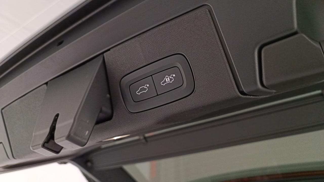 VOLVO XC60 2.0 t6 recharge phev obc 6,4kW Ultimate Dark awd auto