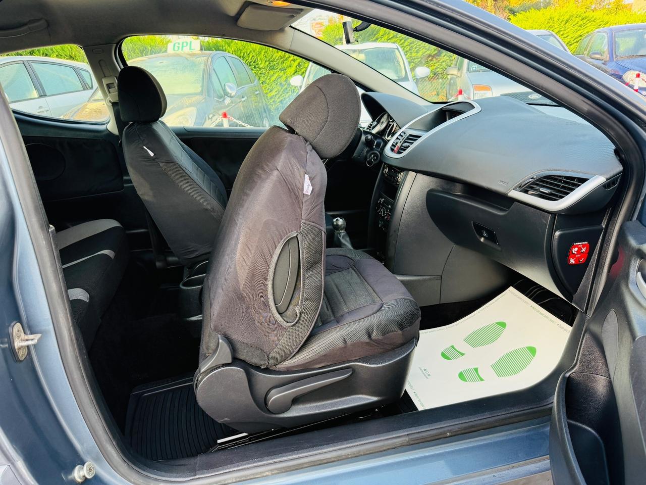 Peugeot 207 1.4 8V 110.000 km! Ok NEOPATENTATI