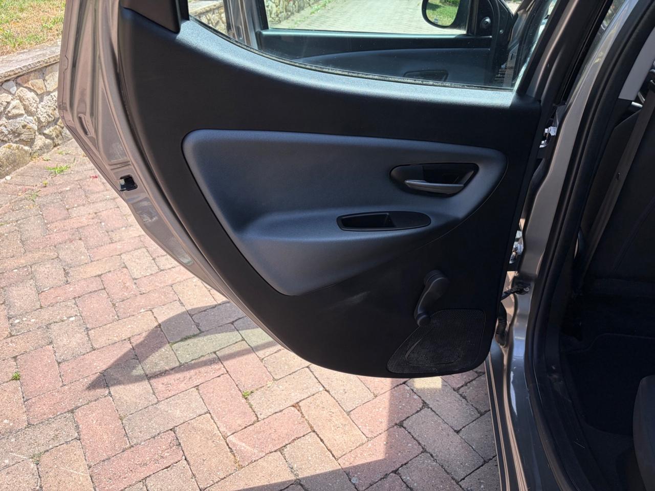 Lancia Ypsilon 1.2 69 CV 5 porte Gold OK NEOPATENTATI