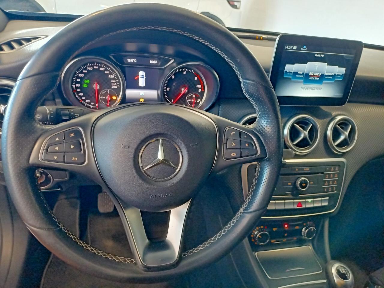 Mercedes-Benz A 180 A 180 d Sport my16