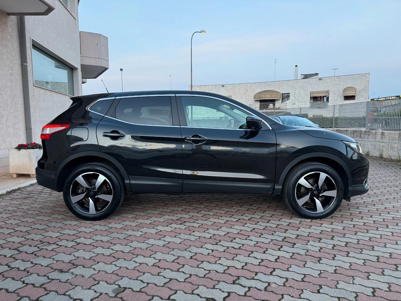 Nissan Qashqai 1.5 dCi Visia Led 4Cam Navi