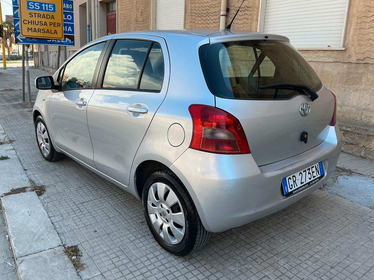 Toyota Yaris 1.0 5 porte Sol