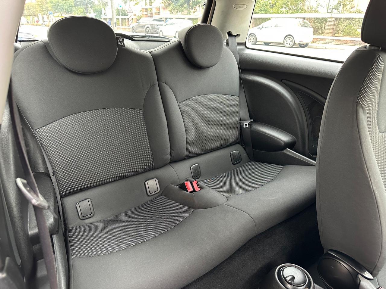 Mini 1.6 16V Cooper One (55kW)