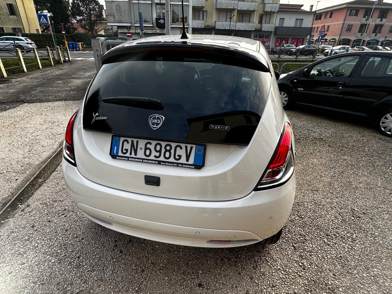 Lancia Ypsilon 1.0 FireFly 5 porte S&S Hybrid Platino Plus