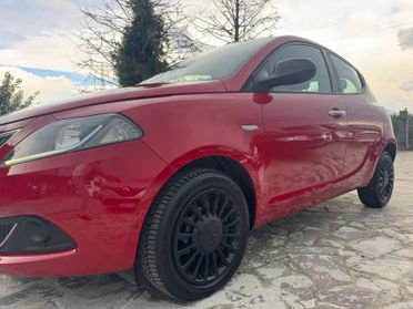Lancia Ypsilon 1.0 FireFly 5 porte S&S Hybrid Ecochic Gold neopatentati