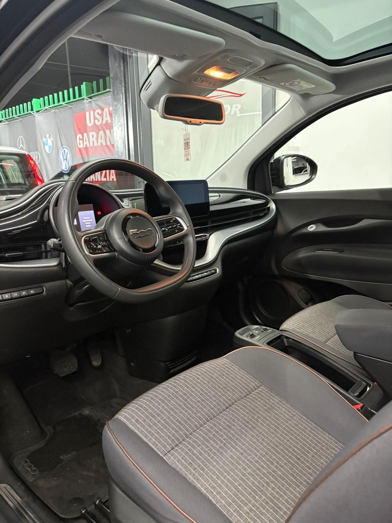 Fiat 500 500e Berlina 42 kWh La Prima