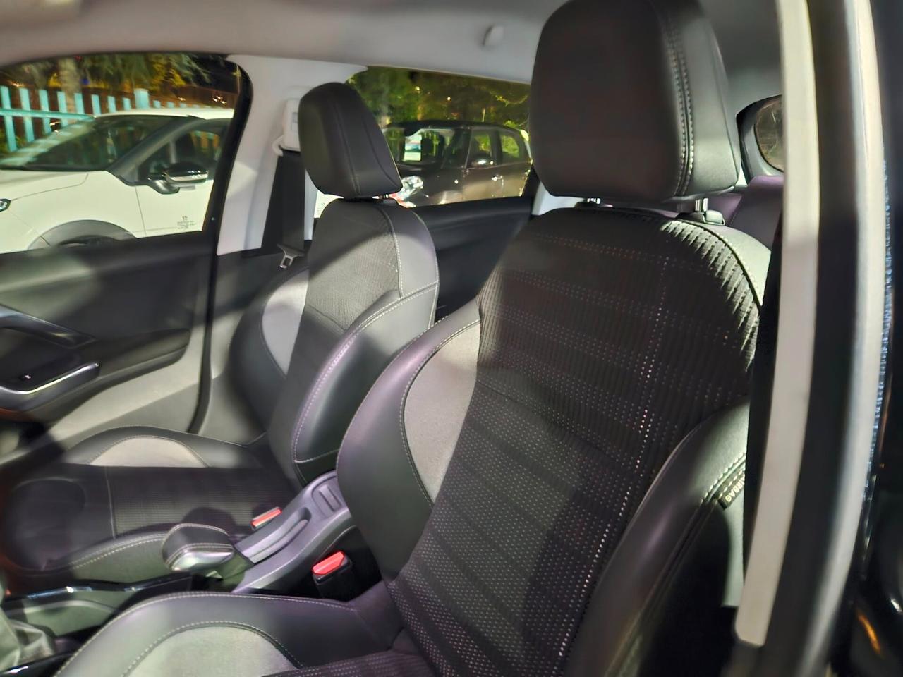 Peugeot 2008 BlueHDi 100 S&S Allure