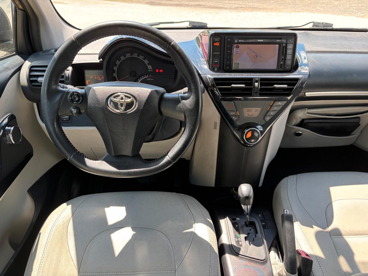 Toyota iQ 1.0 CVT Lounge