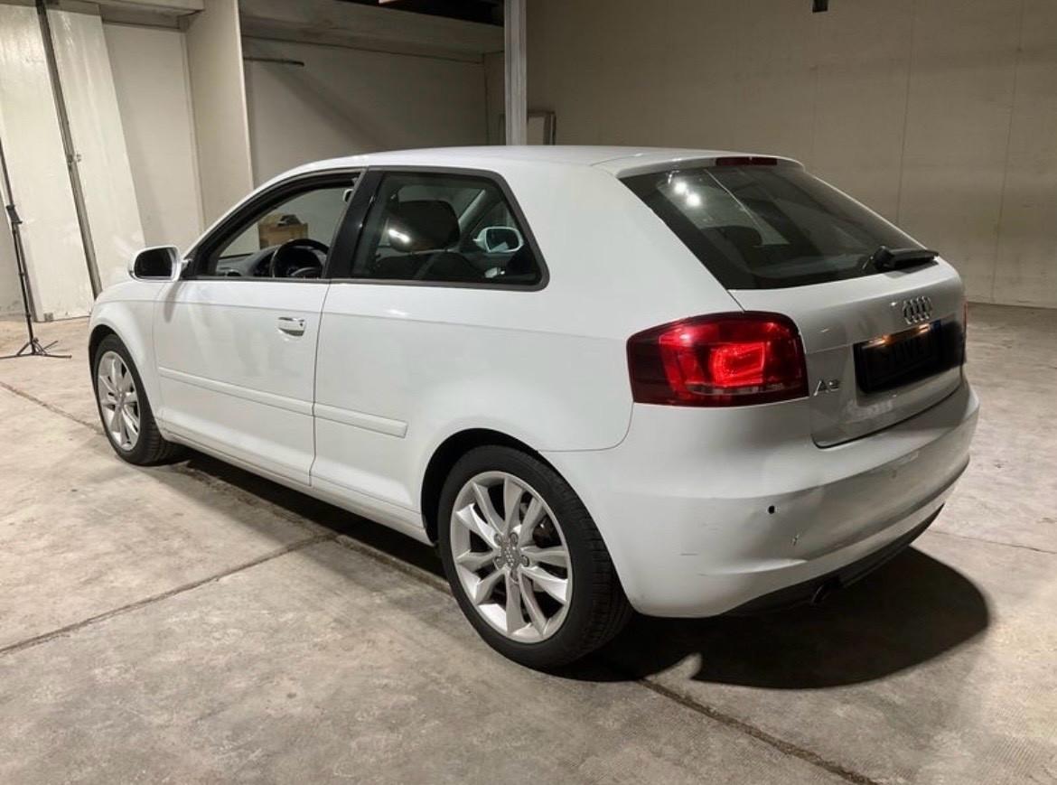 Audi A3 1.6 TDI 105 CV CR Ambiente