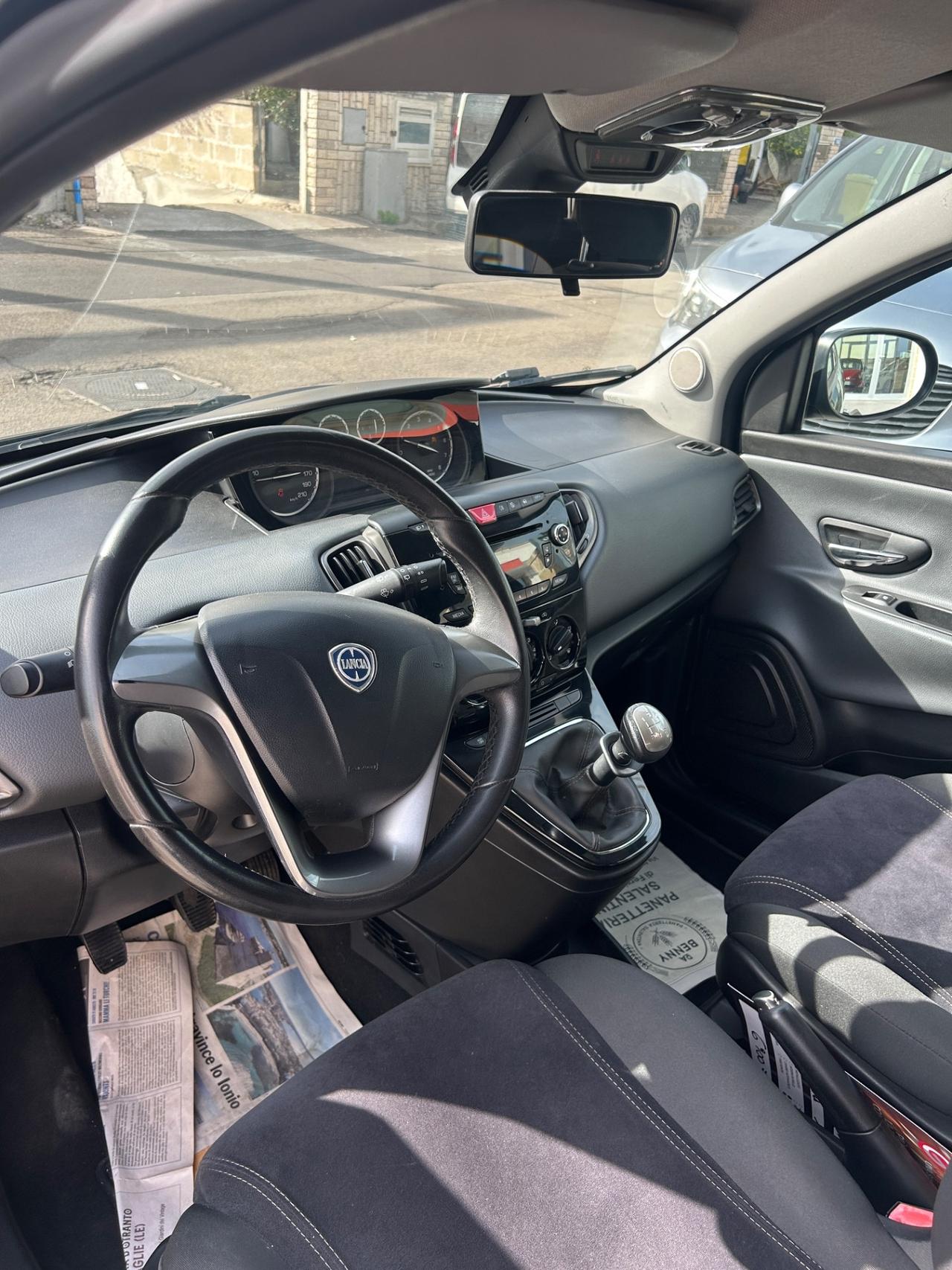 Lancia Ypsilon 1.2 69 CV 5 porte S&S Gold-2011