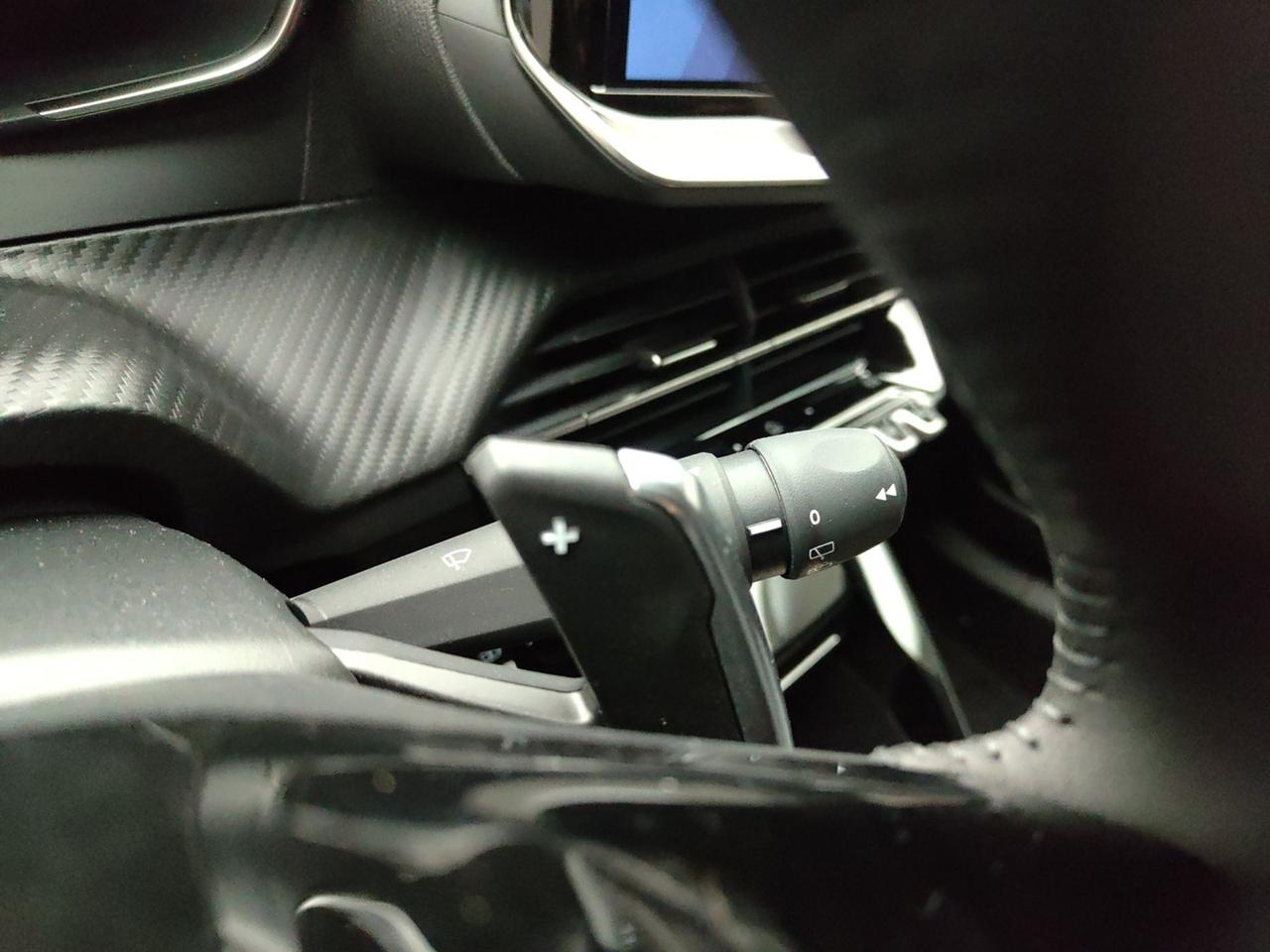 PEUGEOT 2008 II 2020 1.2 PURETECH 130CV ALLURE EAT8 (CAMBIO AUTOMATICO)