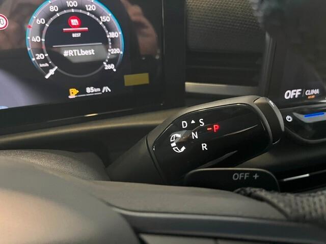 Volkswagen T-Roc 1.5 eTSI ACT 150 CV DSG R-Line