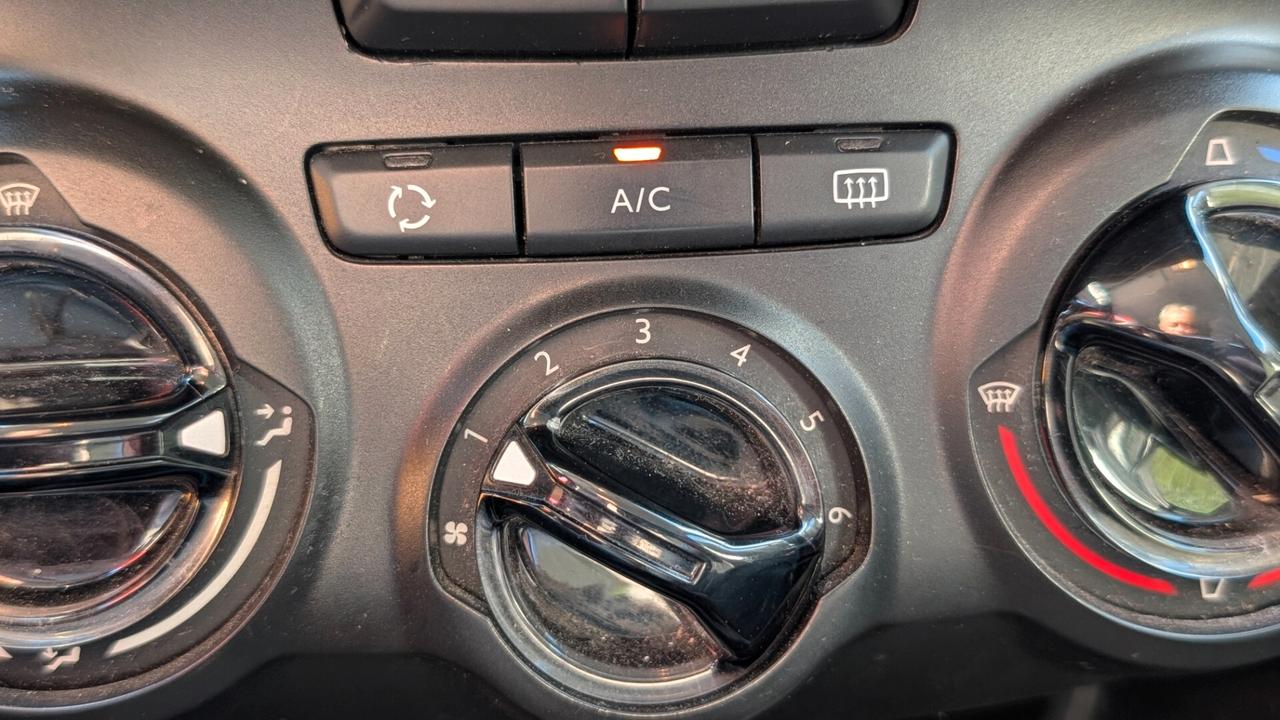 Peugeot 208 1.4 HDi 68 CV 5 porte Allure