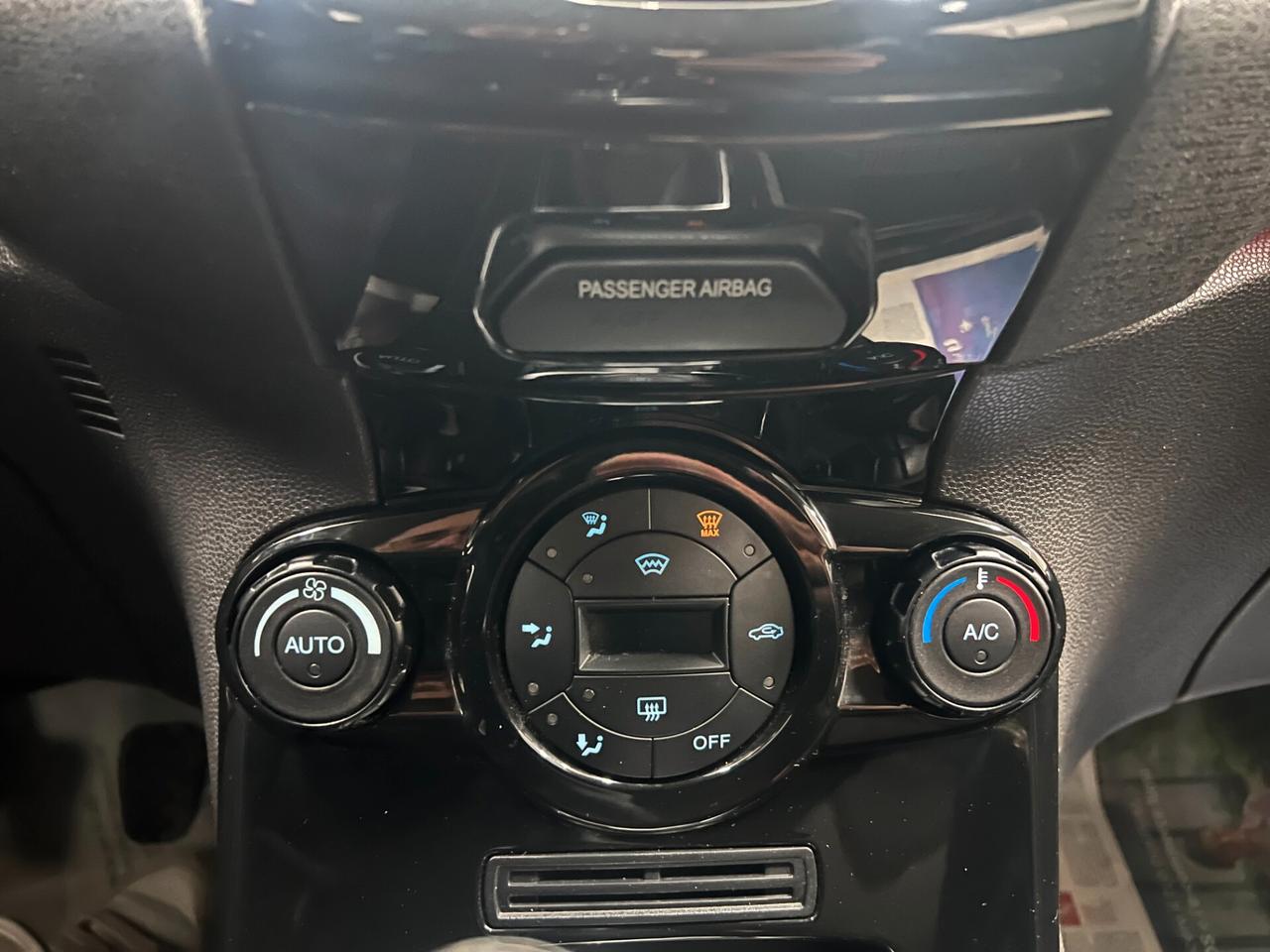 Ford Fiesta 1.4 5p. Bz.- GPL Titanium