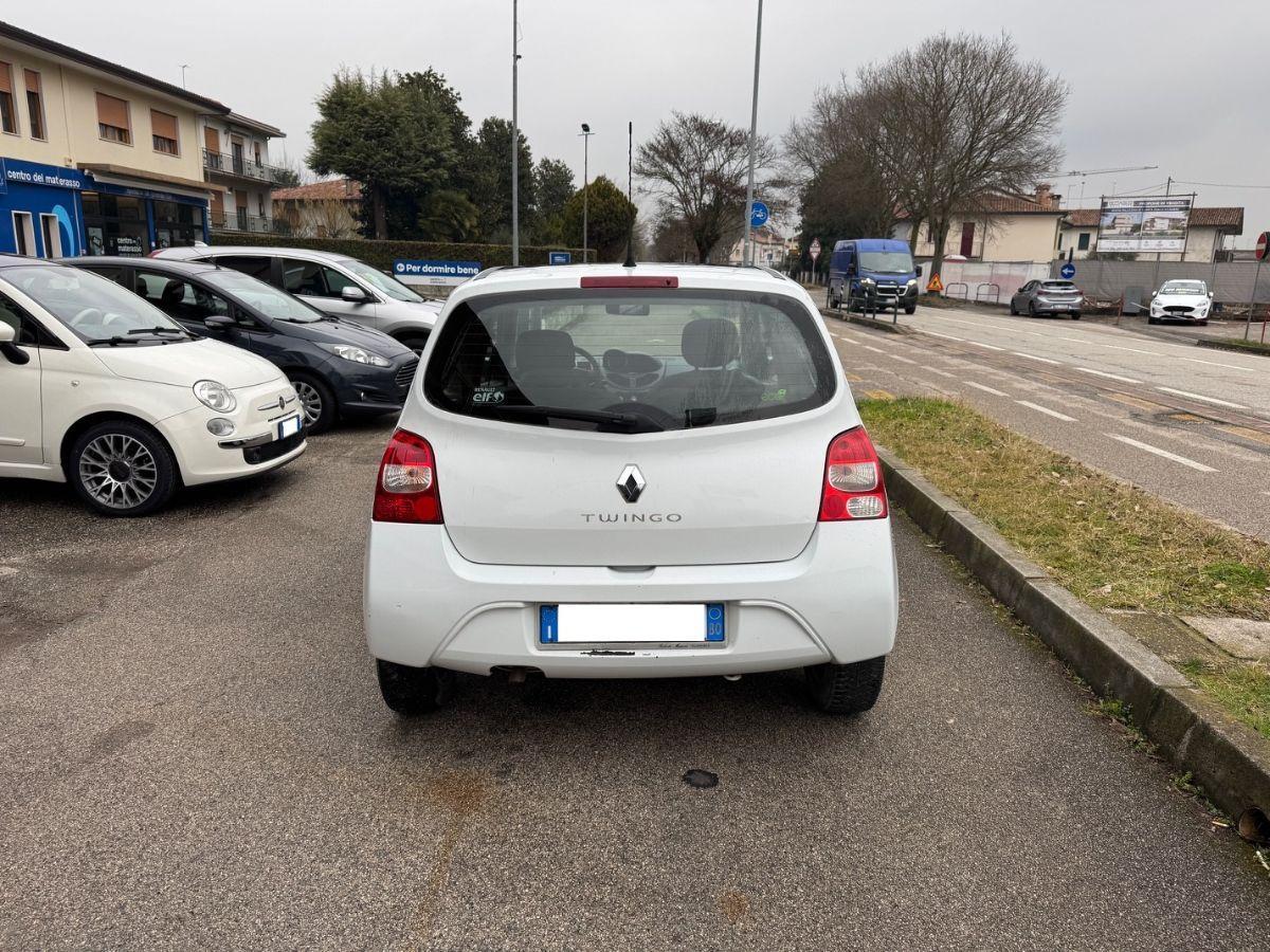 RENAULT - Twingo - 1.2 8V Dynamique NEOPATENTATI