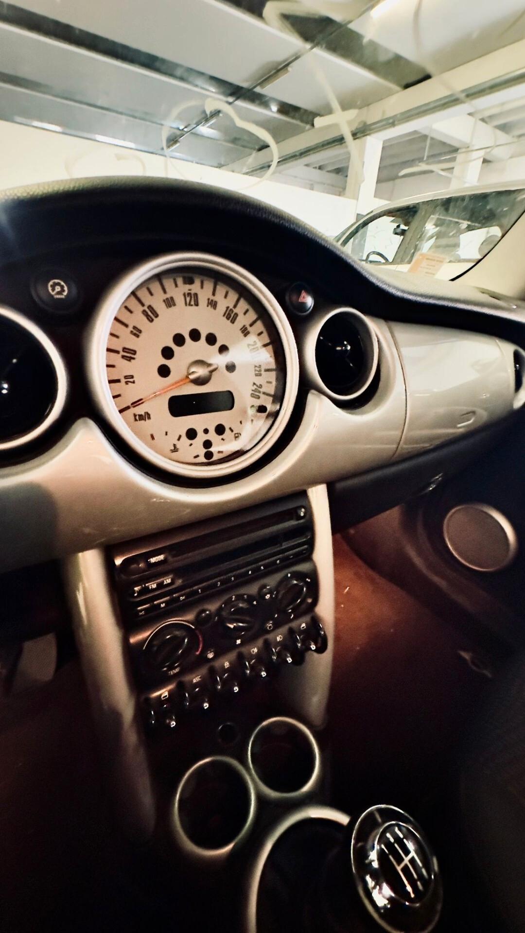 Mini 1.6 16V Cooper 1999 asi