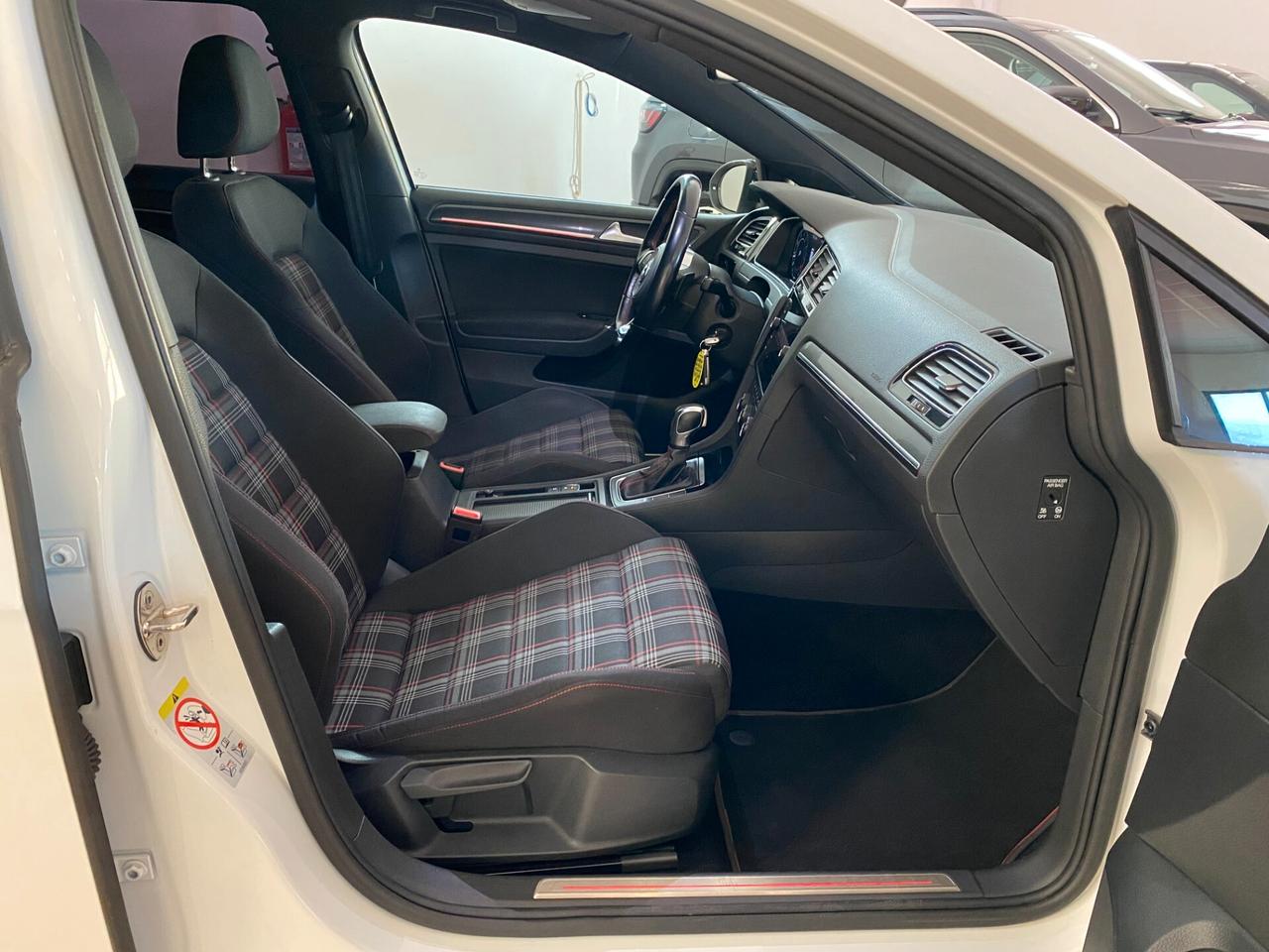 Volkswagen Golf GTI Performance 2.0 TSI 245 CV DSG