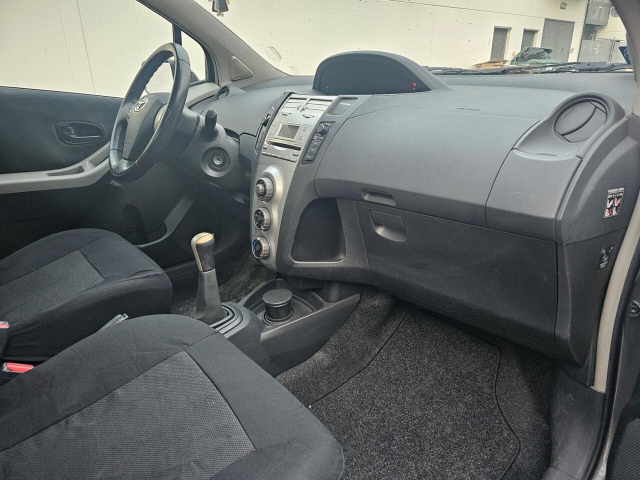 Toyota Yaris 1.0 5 porte Sol