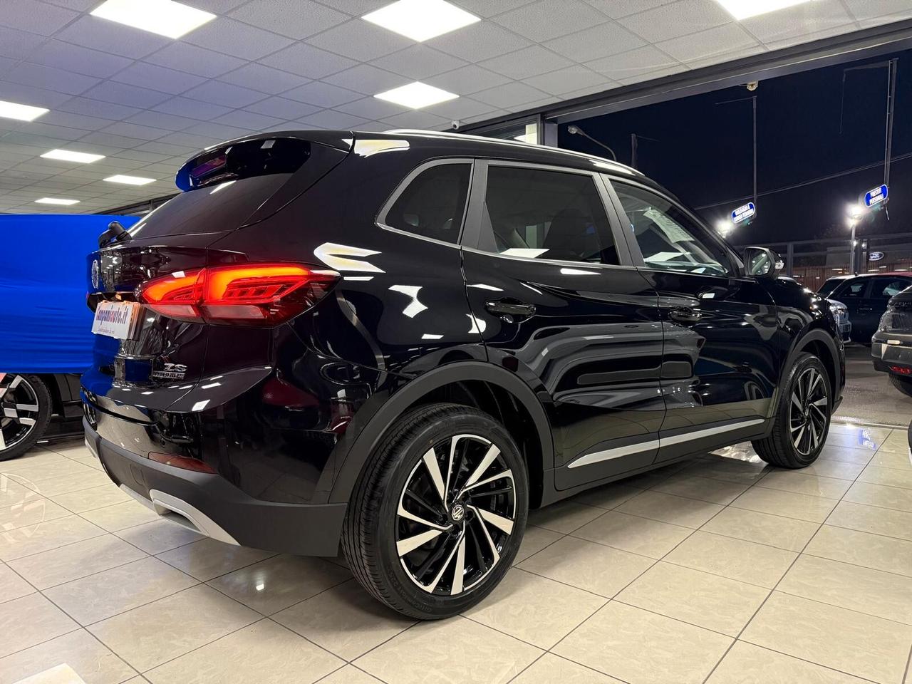 Mg ZS HYBRID + LUXURY